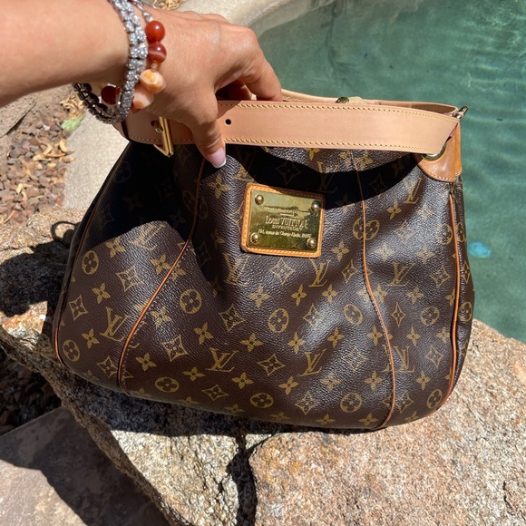 Louis Vuitton Handbags - Louis Vuitton Galliera pm